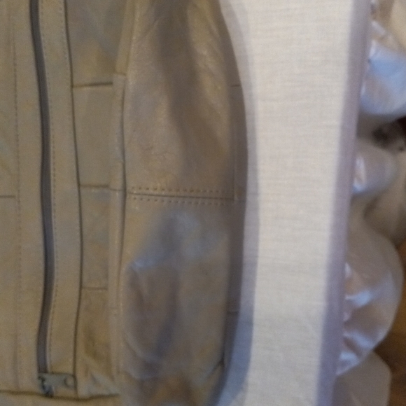 Satchel - Picture 5 of 12